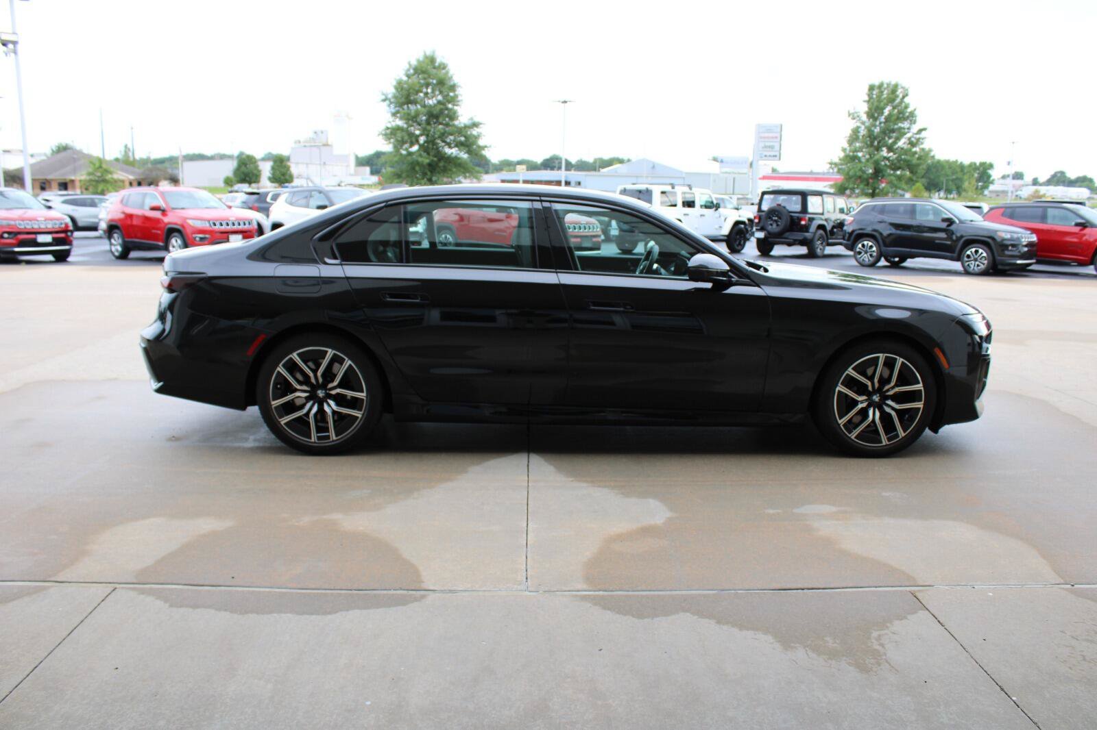 Used 2024 BMW 740i xDrive AWD/4WD image 5