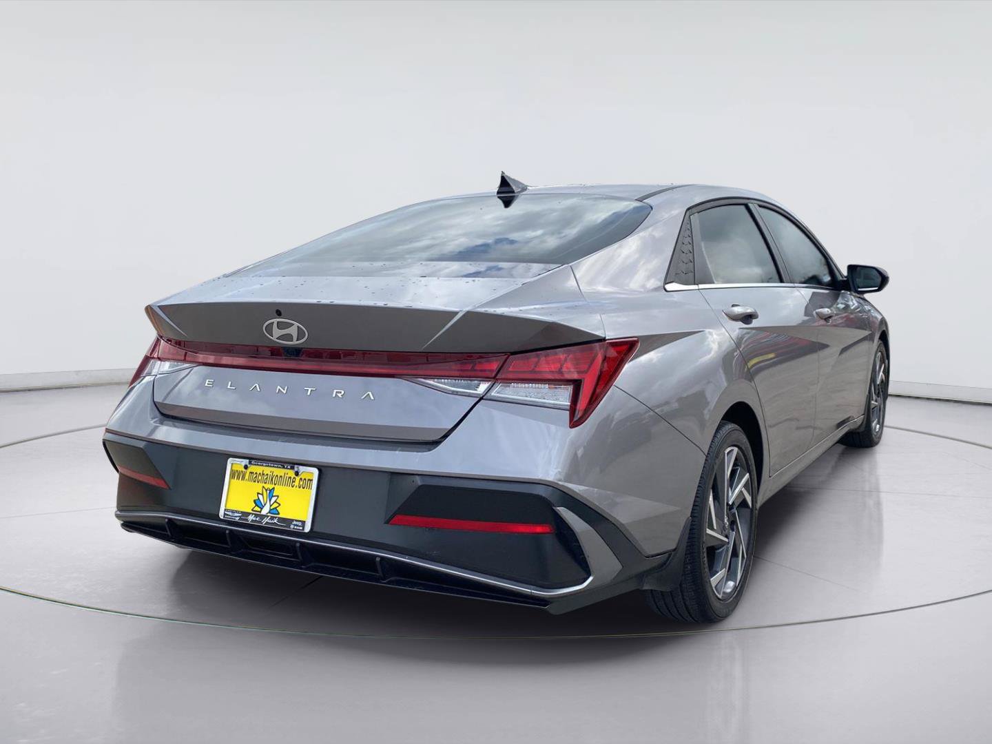 Used 2024 Hyundai Elantra SEL w/ Convenience Package FWD image 5