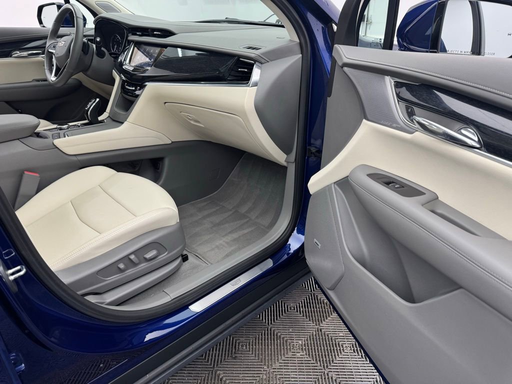 Used 2024 Cadillac XT6 Premium Luxury w/ LPO, Floor Liner Package image 38