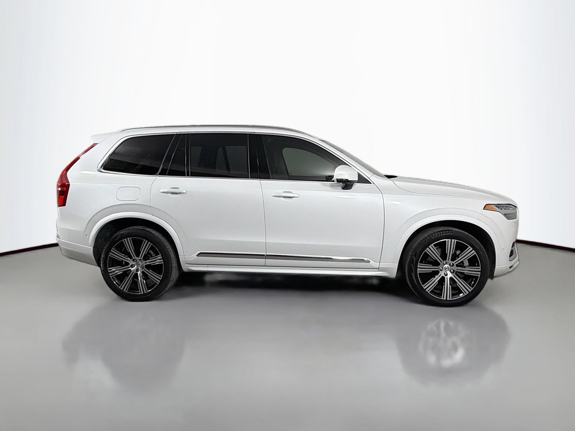 Certified 2025 Volvo XC90 T8 Plus w/ Protection Package Premier AWD/4WD image 5