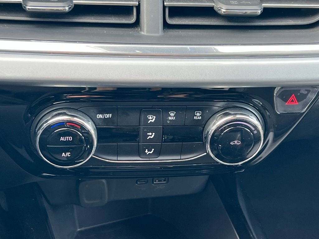 Used 2025 Chevrolet Trax LT image 24