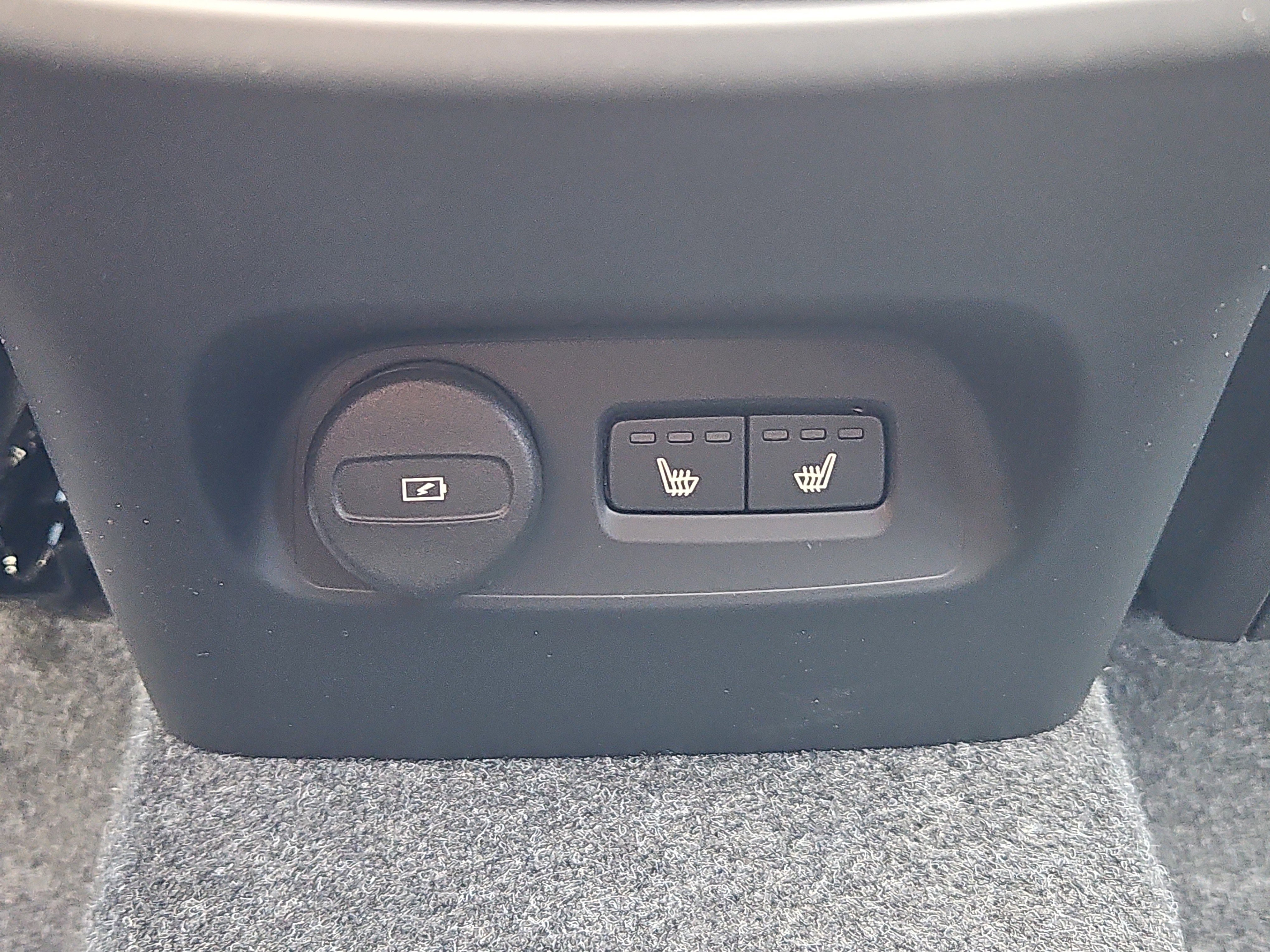 New 2026 Volvo XC40 B5 Ultra w/ Protection Package Premier image 12