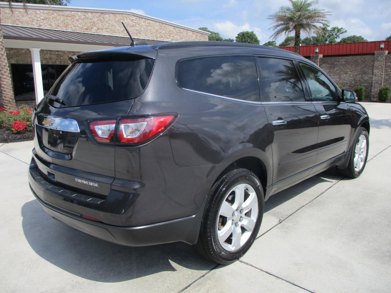 Used 2017 Chevrolet Traverse LT w/ Style and Technology Package FWD image 27