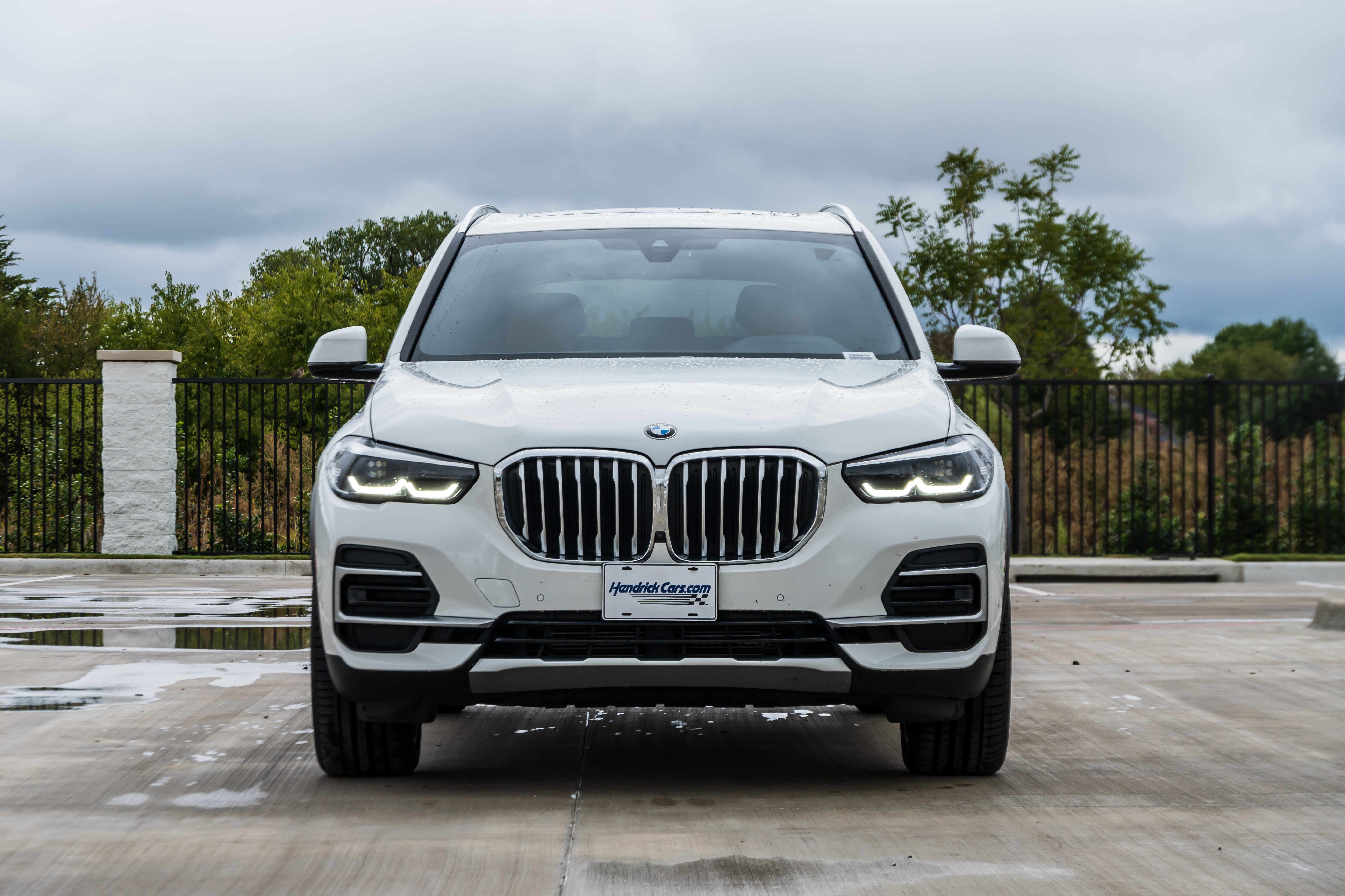 Certified 2023 BMW X5 xDrive40i w/ Parking Assistance Package AWD/4WD image 3