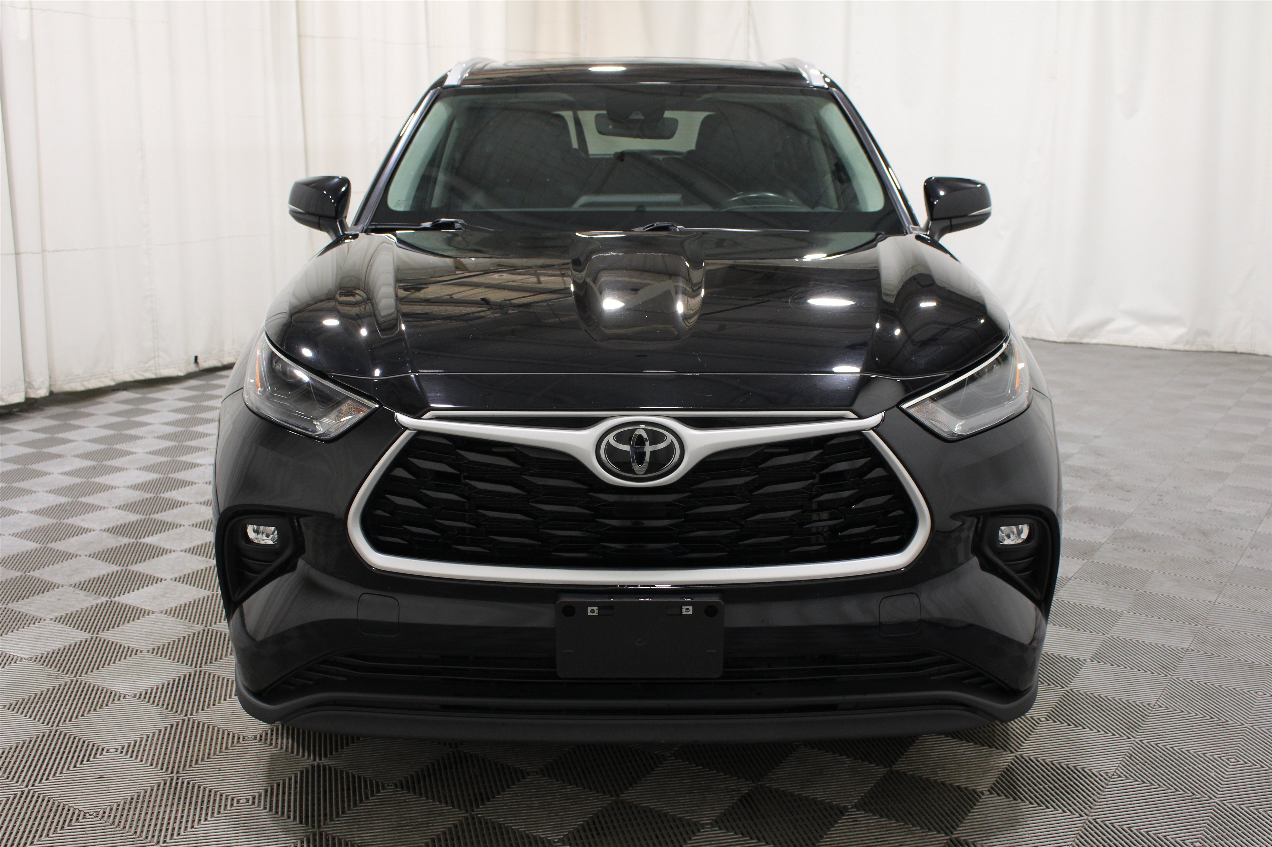 Used 2024 Toyota Highlander XLE AWD/4WD image 36