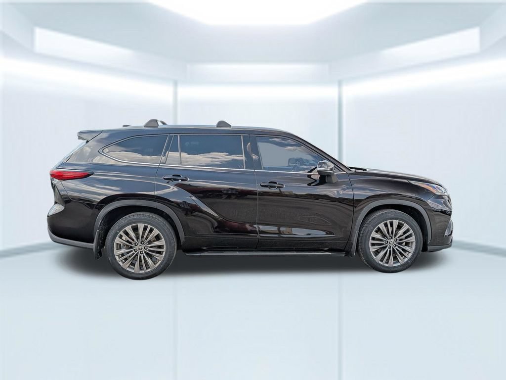 Used 2021 Toyota Highlander Platinum FWD image 7
