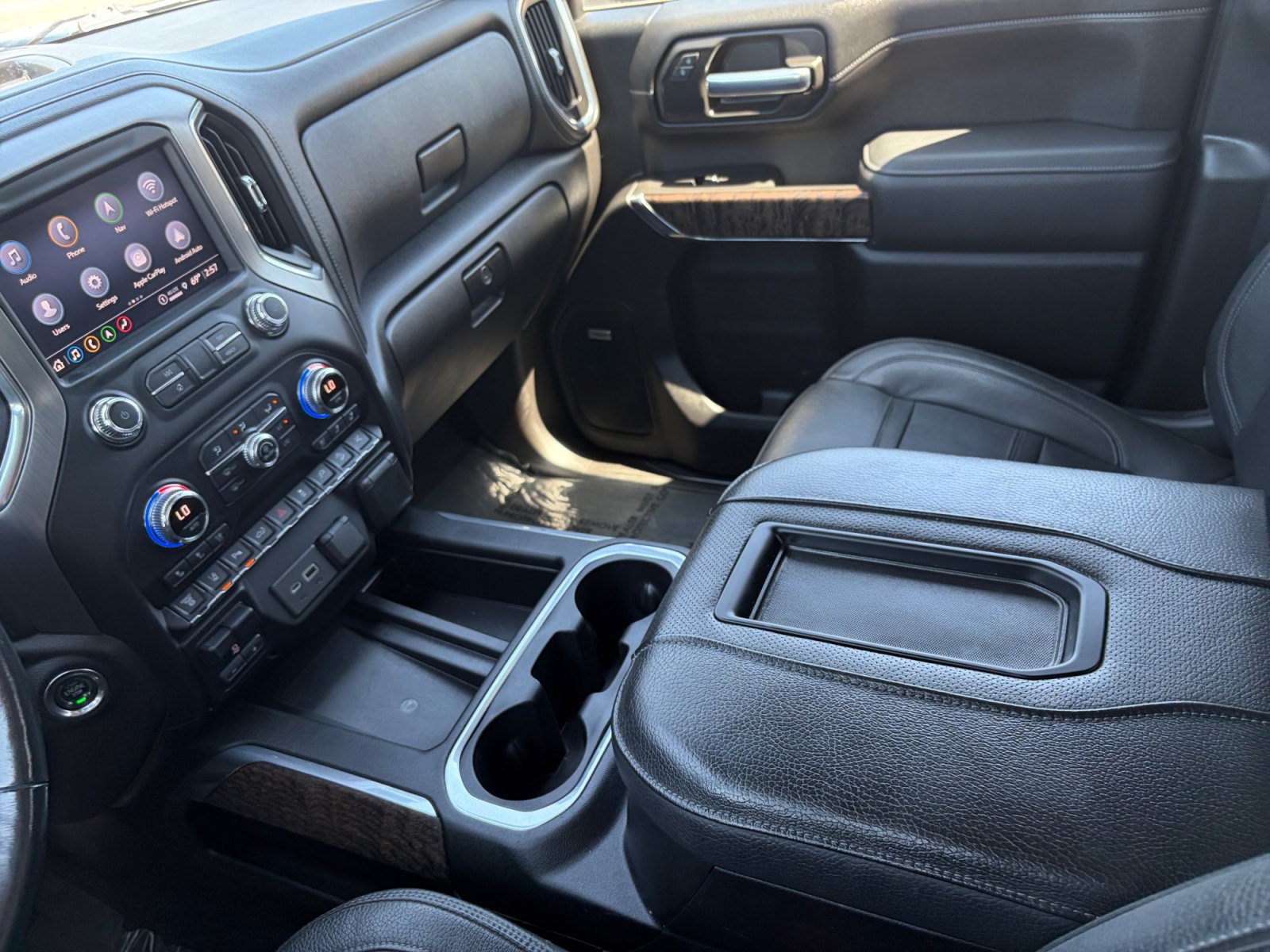 Used 2021 GMC Sierra 2500 Denali w/ Denali Black Diamond Edition AWD/4WD image 17