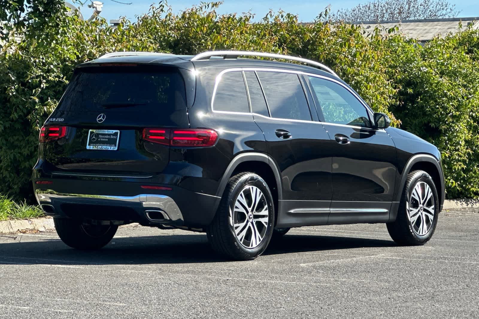 New 2026 Mercedes-Benz GLB 250 image 3