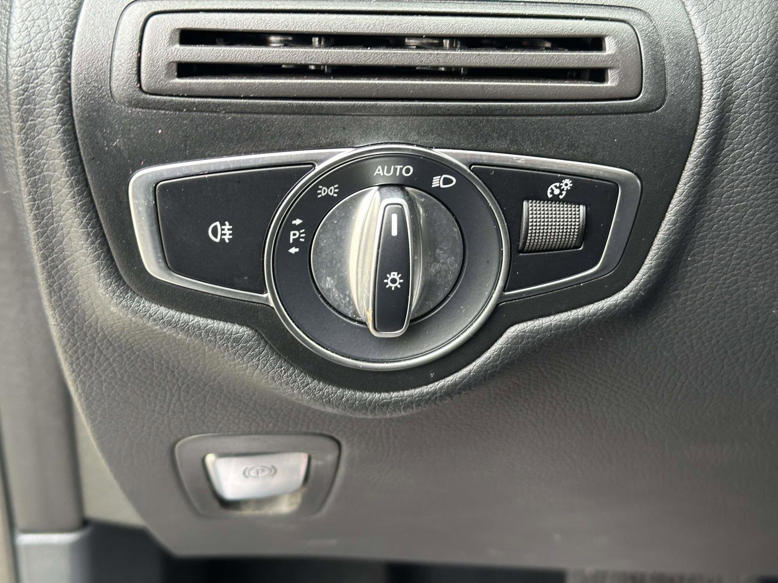 Used 2021 Mercedes-Benz GLC 300 4MATIC image 21