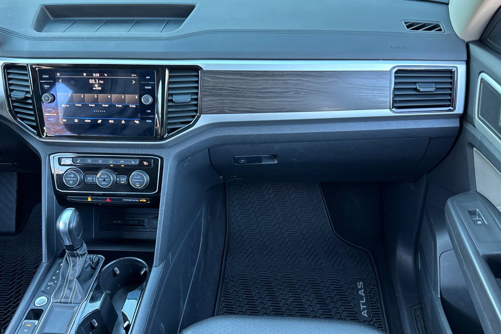 Used 2023 Volkswagen Atlas SE image 28