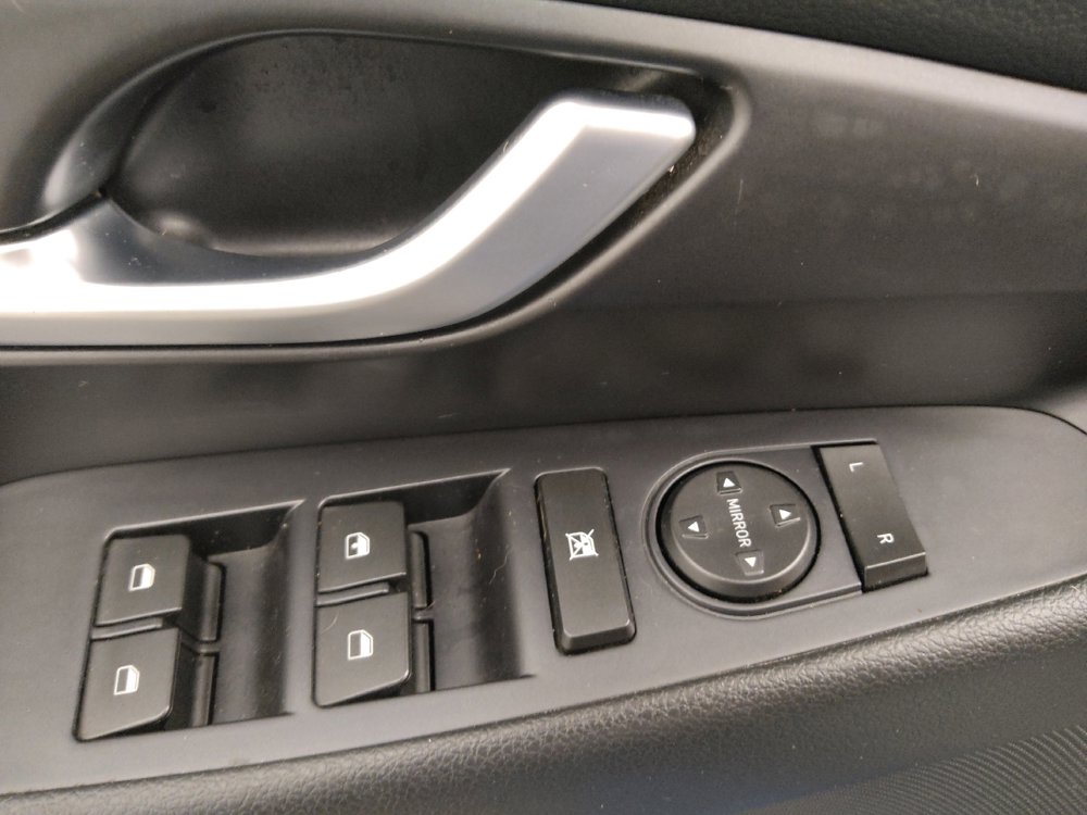 Used 2018 Hyundai Elantra GT FWD image 27