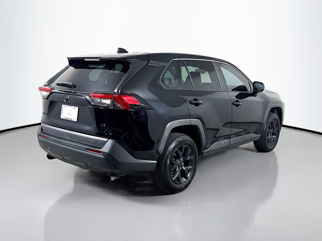 Used 2022 Toyota RAV4 LE FWD image 5