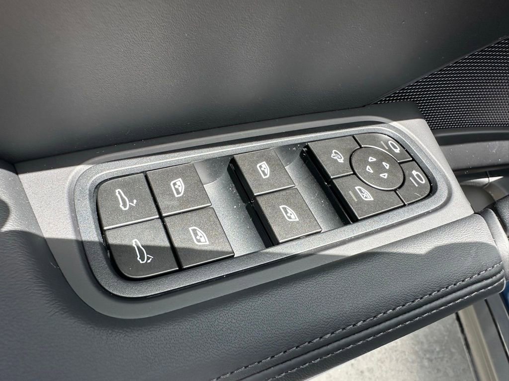 Used 2025 Porsche Cayenne S image 15