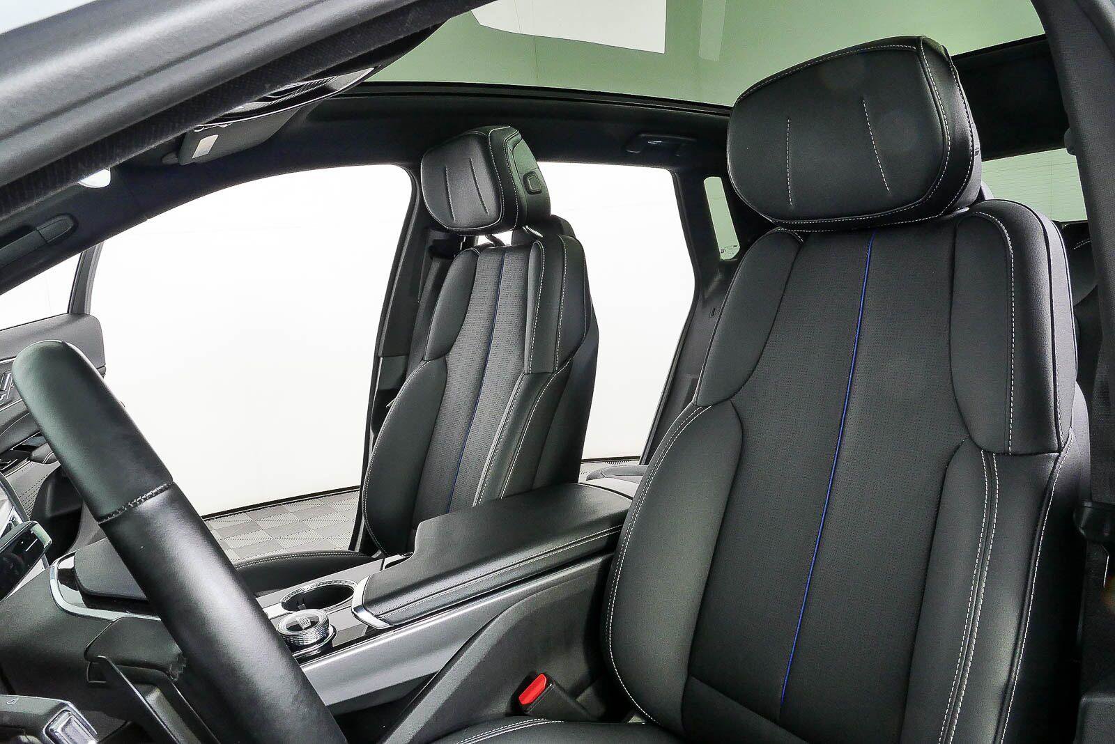 Used 2024 Cadillac Lyriq Luxury AWD/4WD image 5