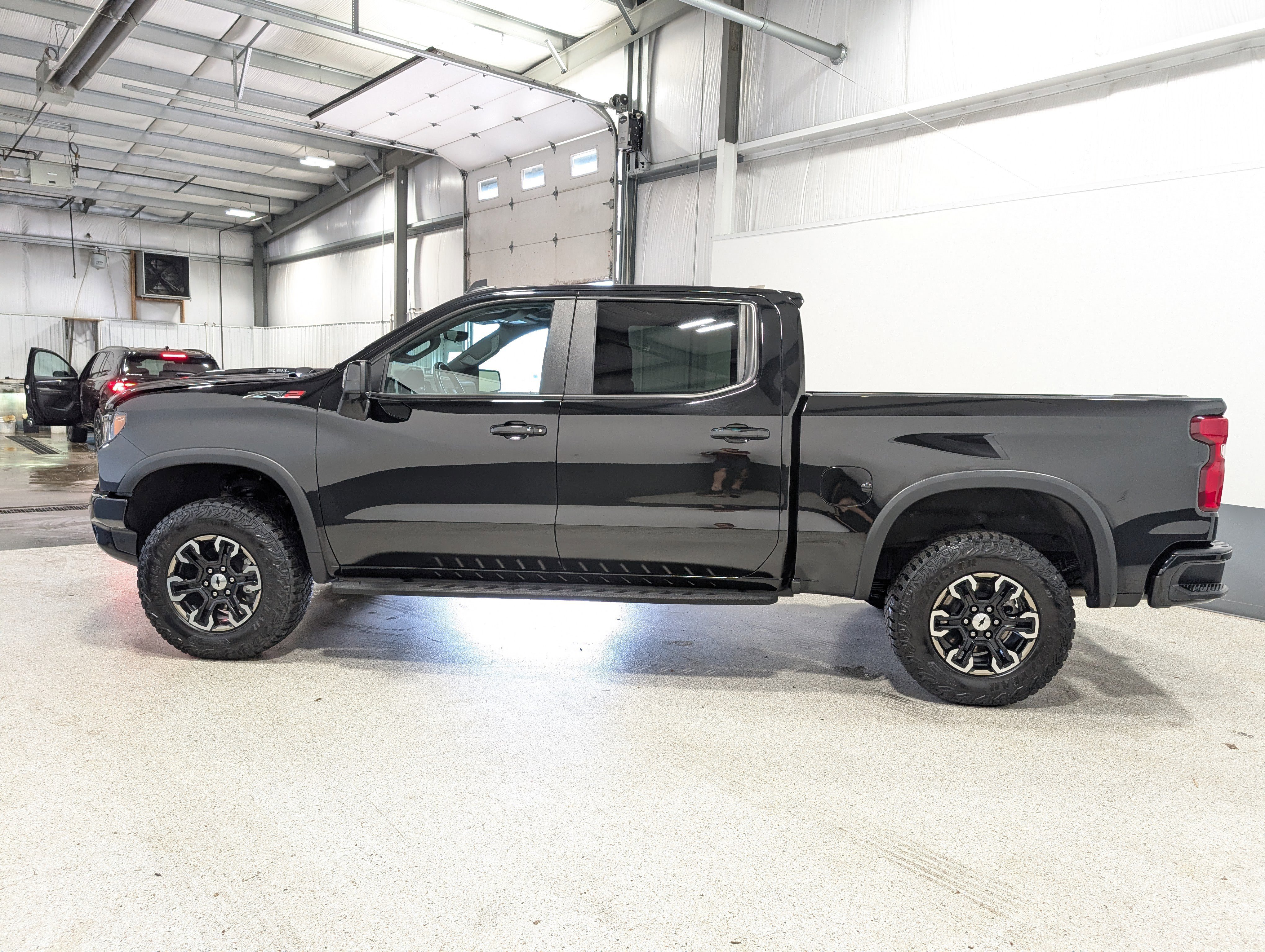 Used 2024 Chevrolet Silverado 1500 ZR2 w/ Technology Package image 6