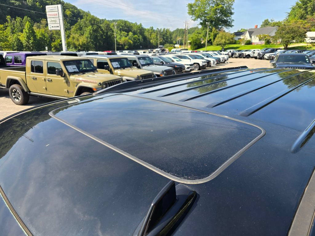 Used 2020 Chevrolet Suburban LT RWD image 21