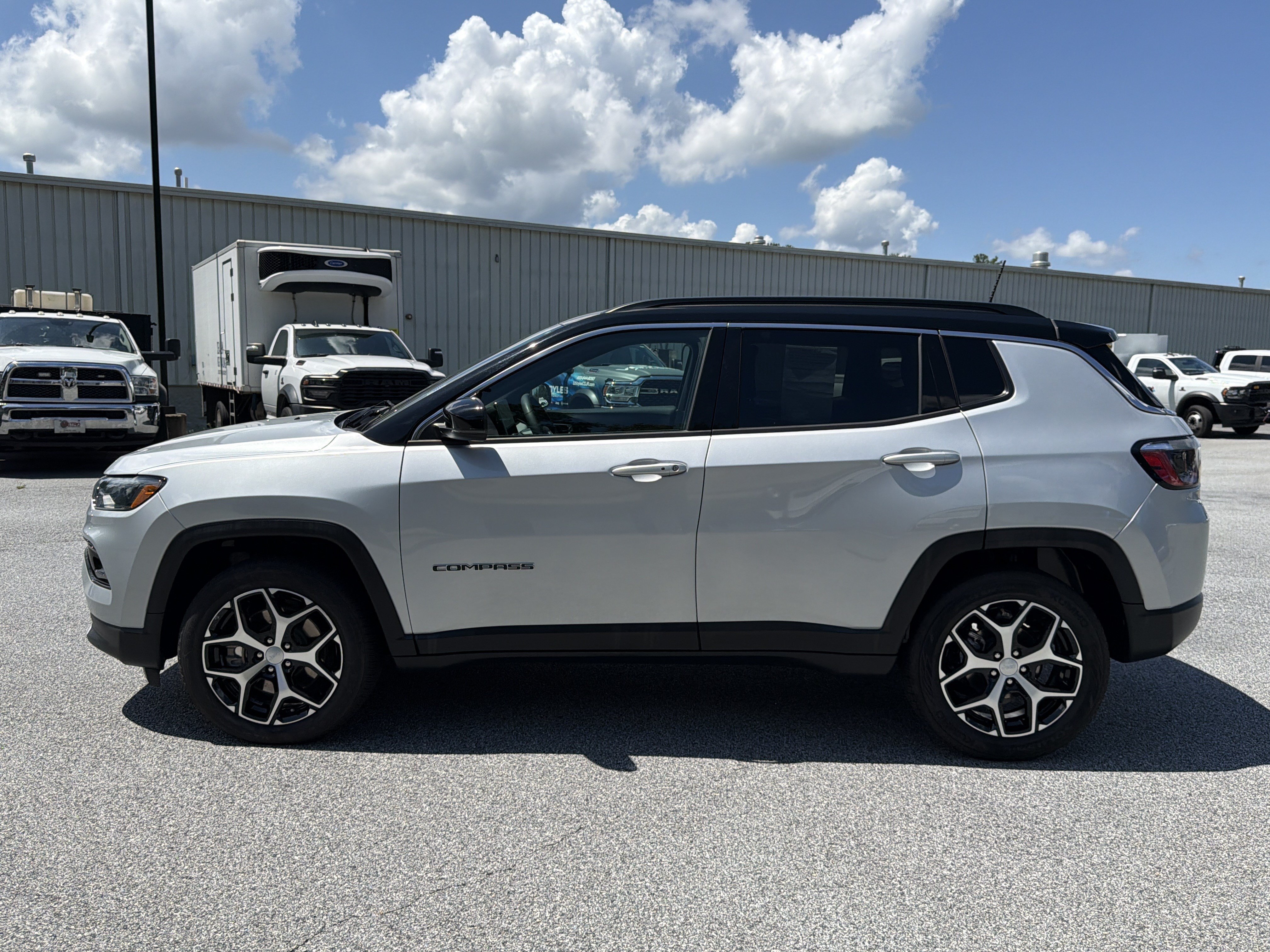 Used 2024 Jeep Compass Limited AWD/4WD image 4