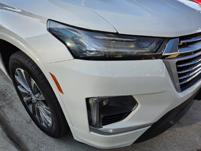 Used 2023 Chevrolet Traverse Premier FWD image 6
