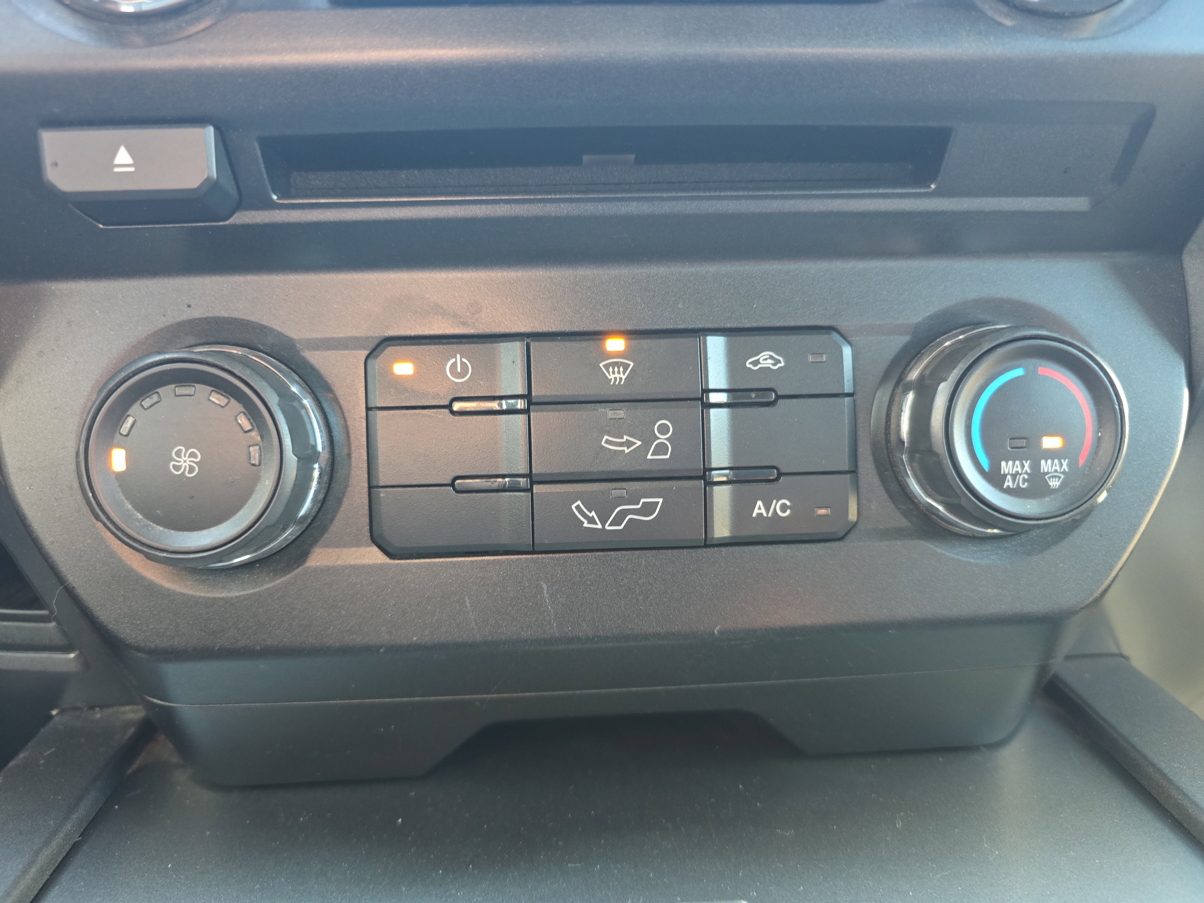 Used 2018 Ford F150 XLT w/ XTR Package image 31