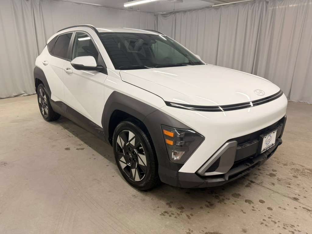 Used 2024 Hyundai Kona SEL FWD image 2