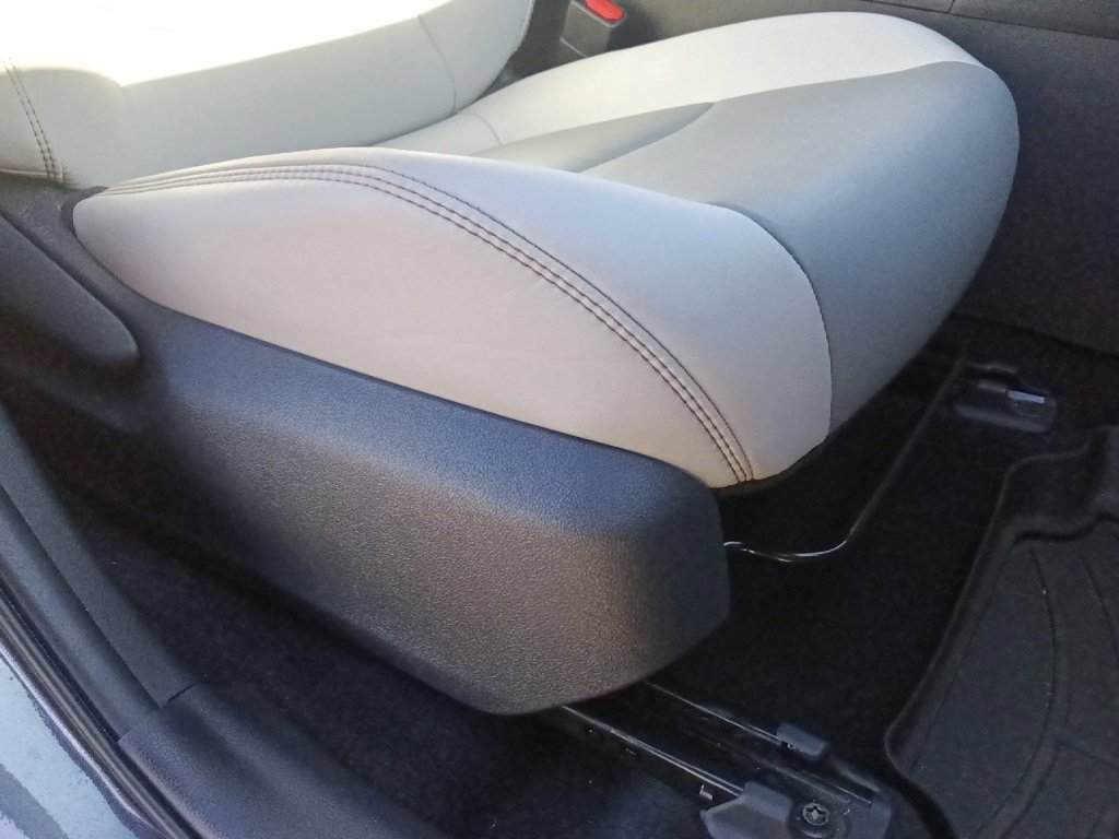 Used 2024 Toyota RAV4 XLE Premium image 32