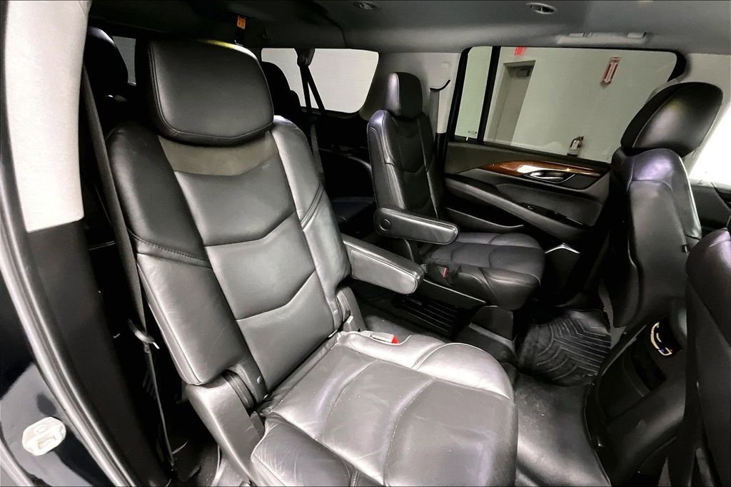 Used 2019 Cadillac Escalade ESV Luxury image 36