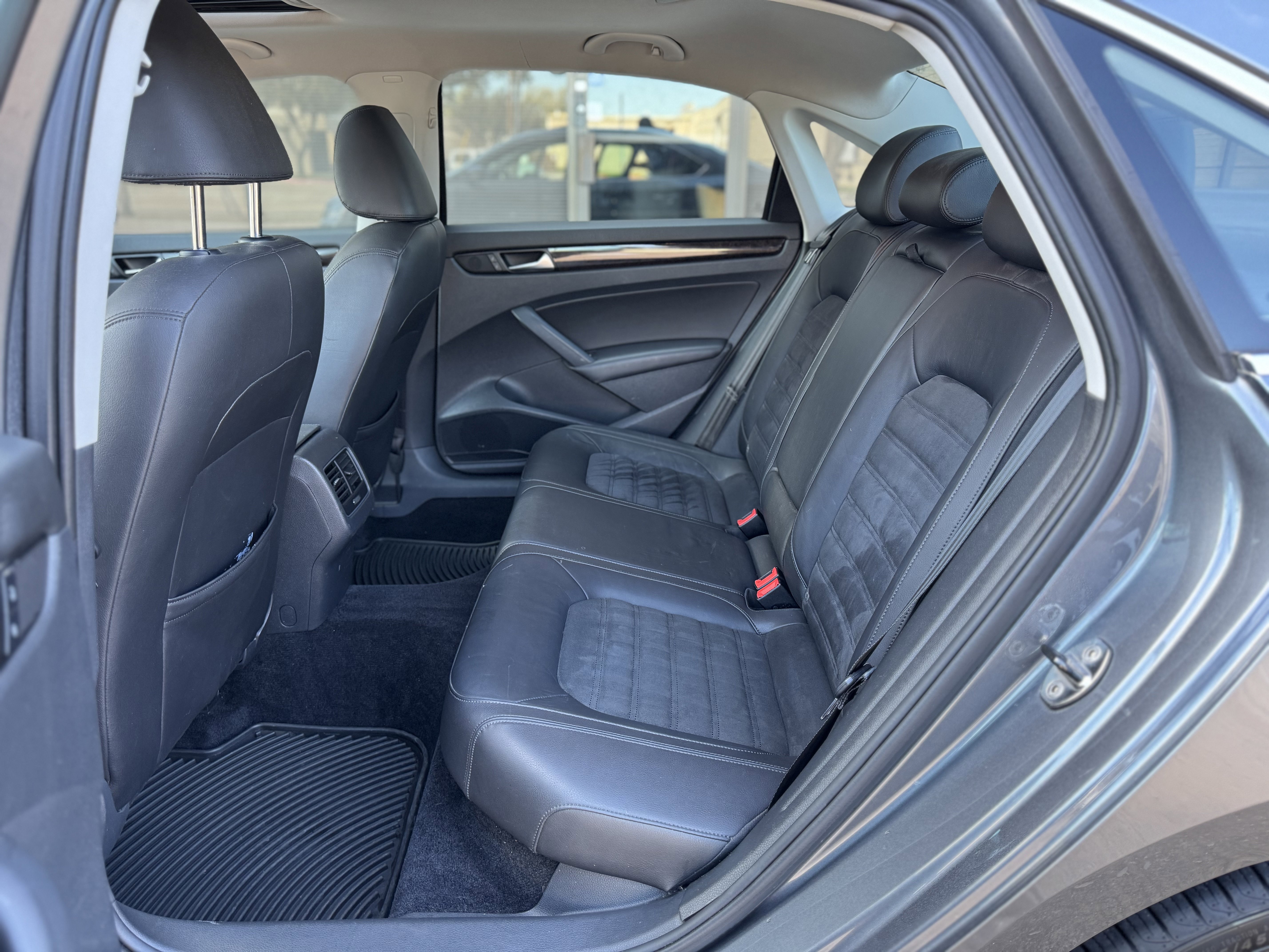 Used 2015 Volkswagen Passat TDI SEL Premium FWD image 23