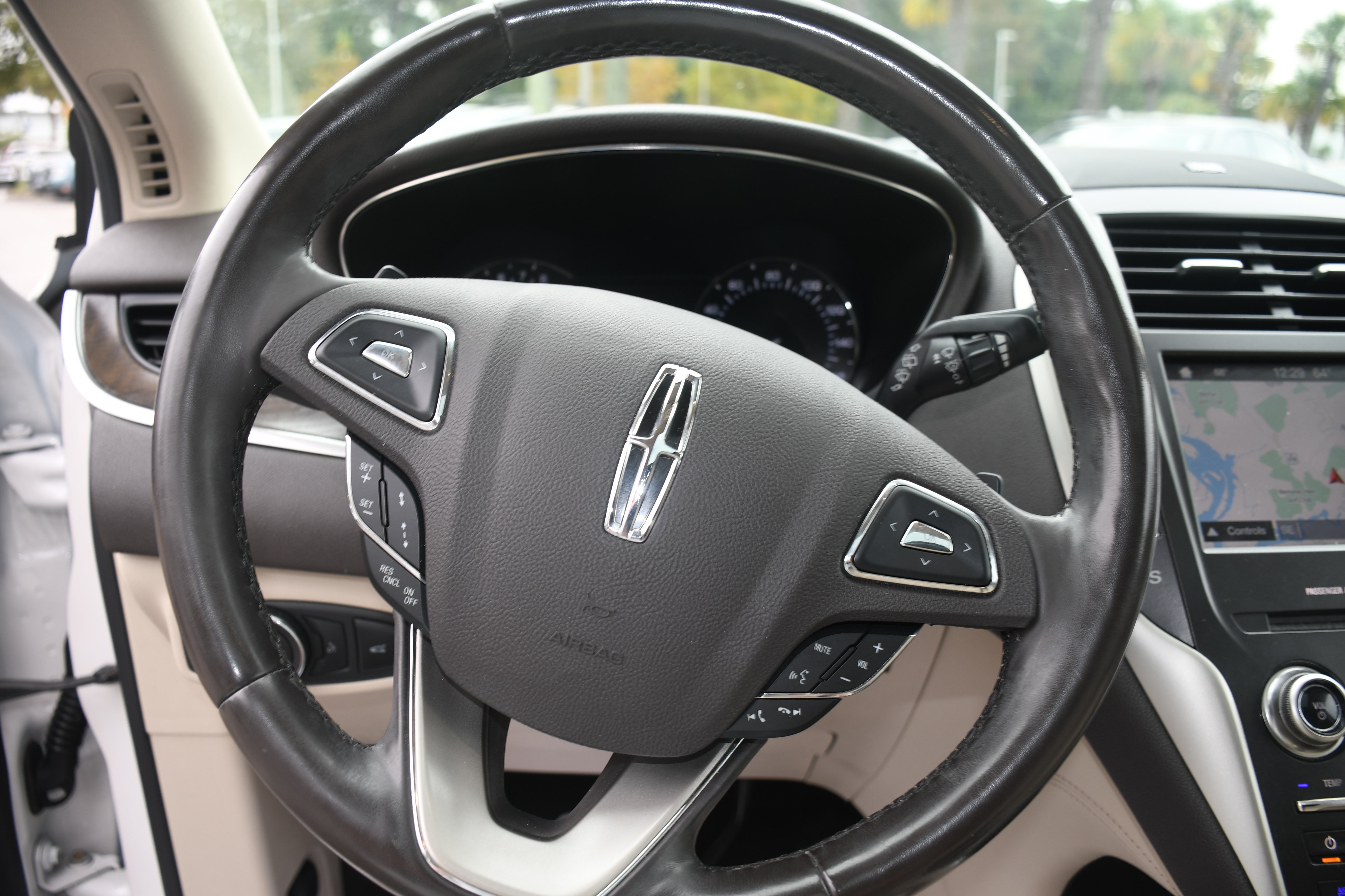 Used 2019 Lincoln MKC Reserve w/ MKC Technology Package FWD image 14