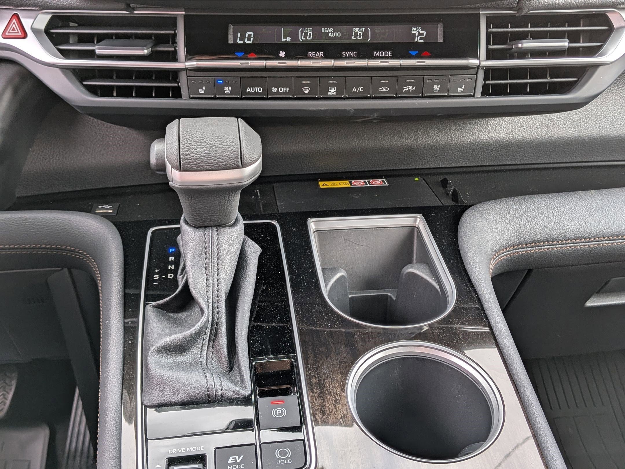 Used 2025 Toyota Sienna Platinum AWD/4WD image 23