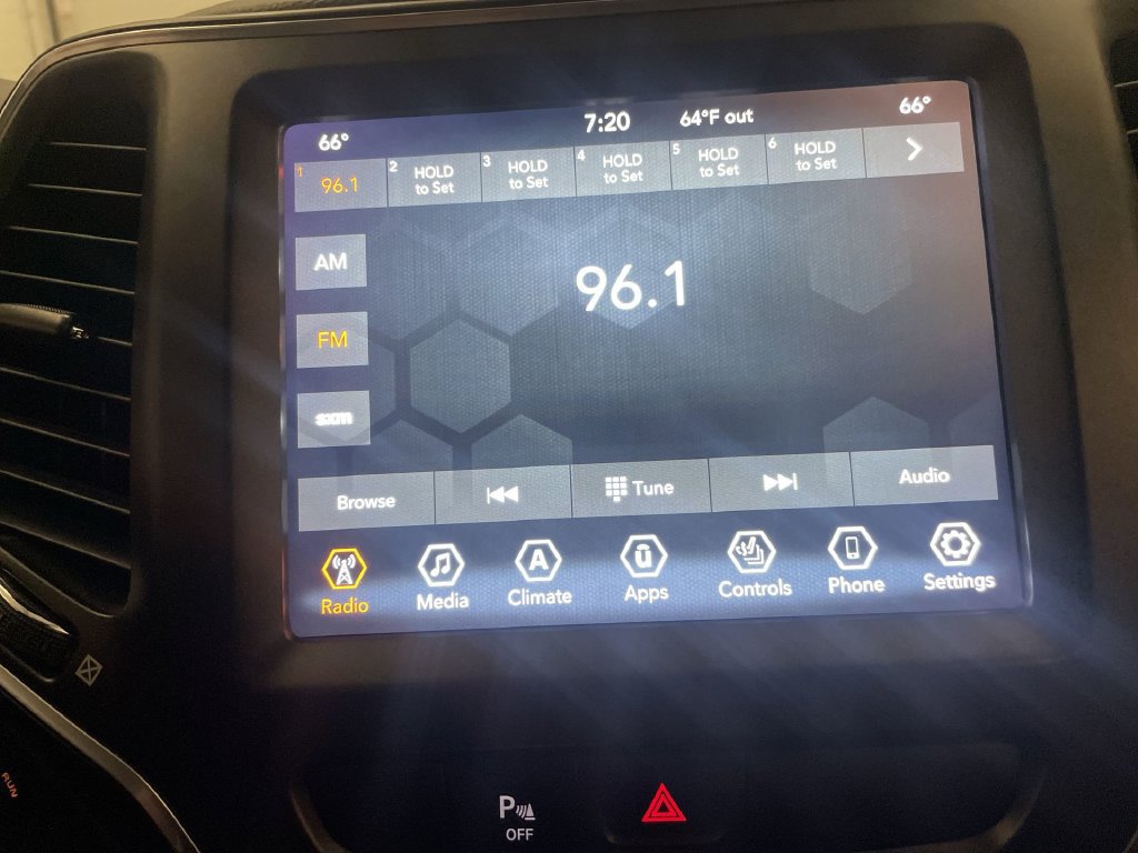 Used 2020 Jeep Cherokee Trailhawk w/ Cold Weather Group AWD/4WD image 7