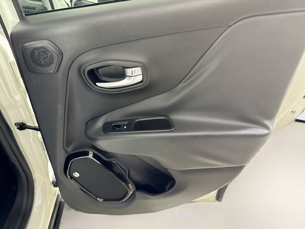 Used 2018 Jeep Renegade Altitude w/ Popular Equipment Group FWD image 27