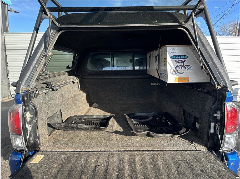 Used 2017 Toyota Tacoma TRD Off-Road image 32