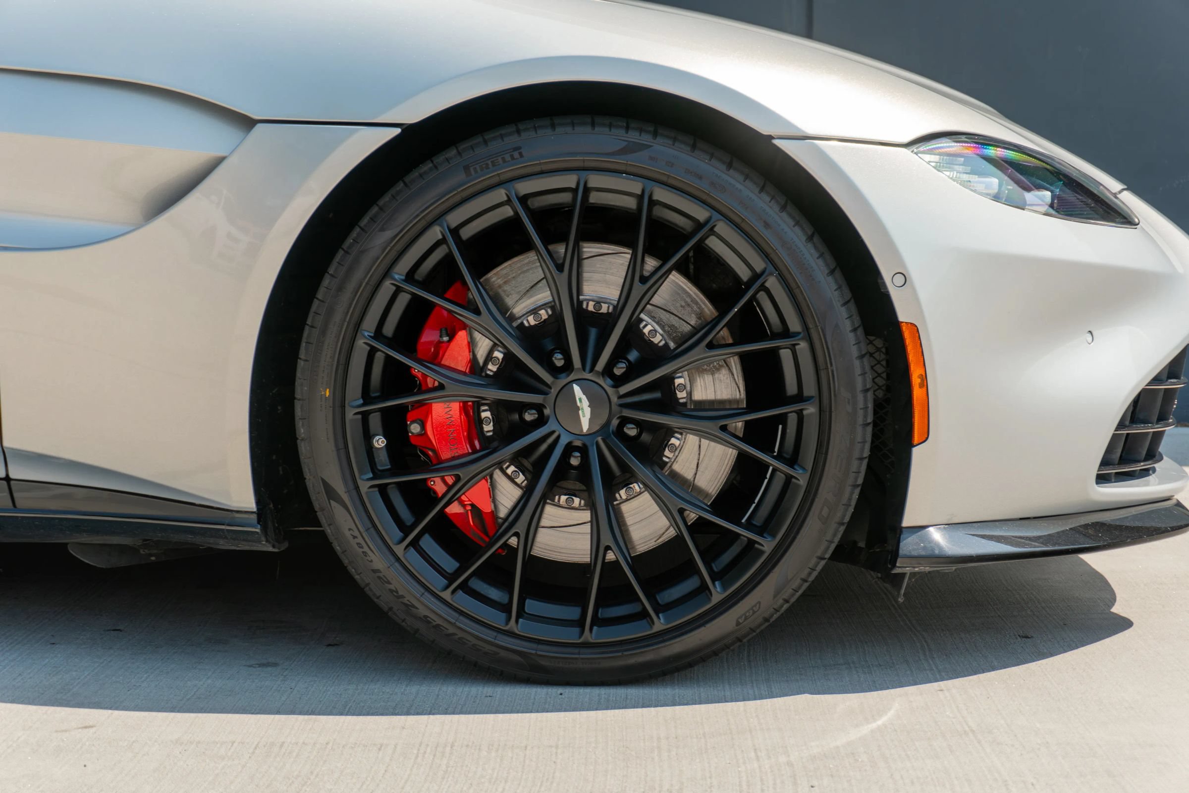 Used 2022 Aston Martin V8 Vantage Roadster RWD image 41