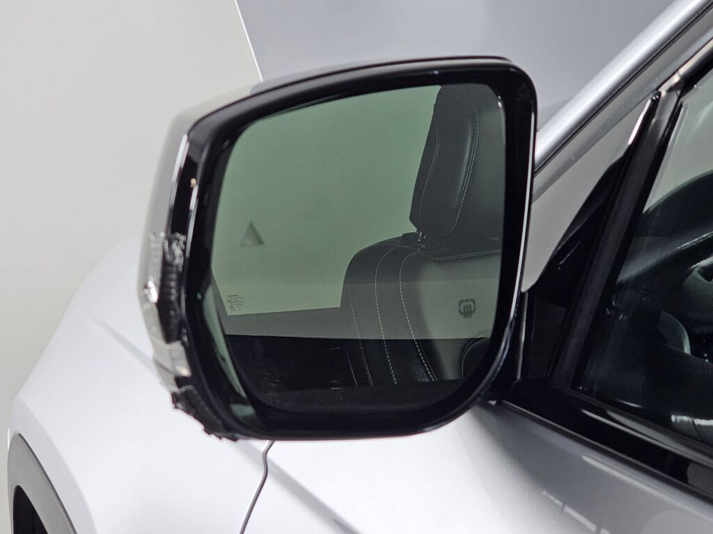 Used 2023 Jeep Grand Cherokee L Laredo AWD/4WD image 12