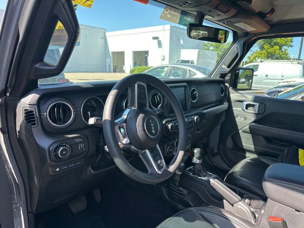 Used 2023 Jeep Wrangler Unlimited Sahara AWD/4WD image 9