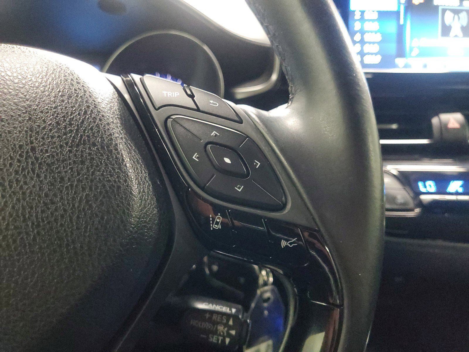 Used 2018 Toyota C-HR XLE image 23