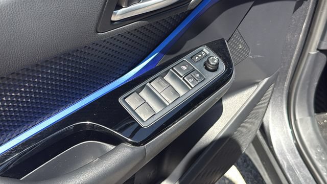 Used 2022 Toyota C-HR XLE FWD image 18