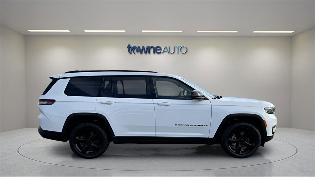 Used 2024 Jeep Grand Cherokee L Limited w/ Black Appearance Package image 6