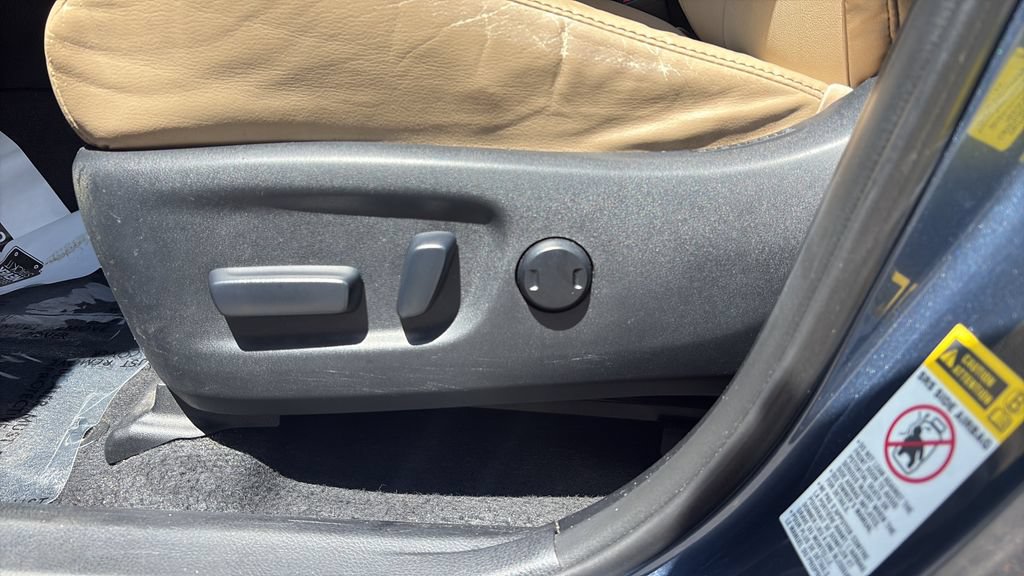 Used 2014 Toyota RAV4 Limited w/ Technology Package FWD image 17