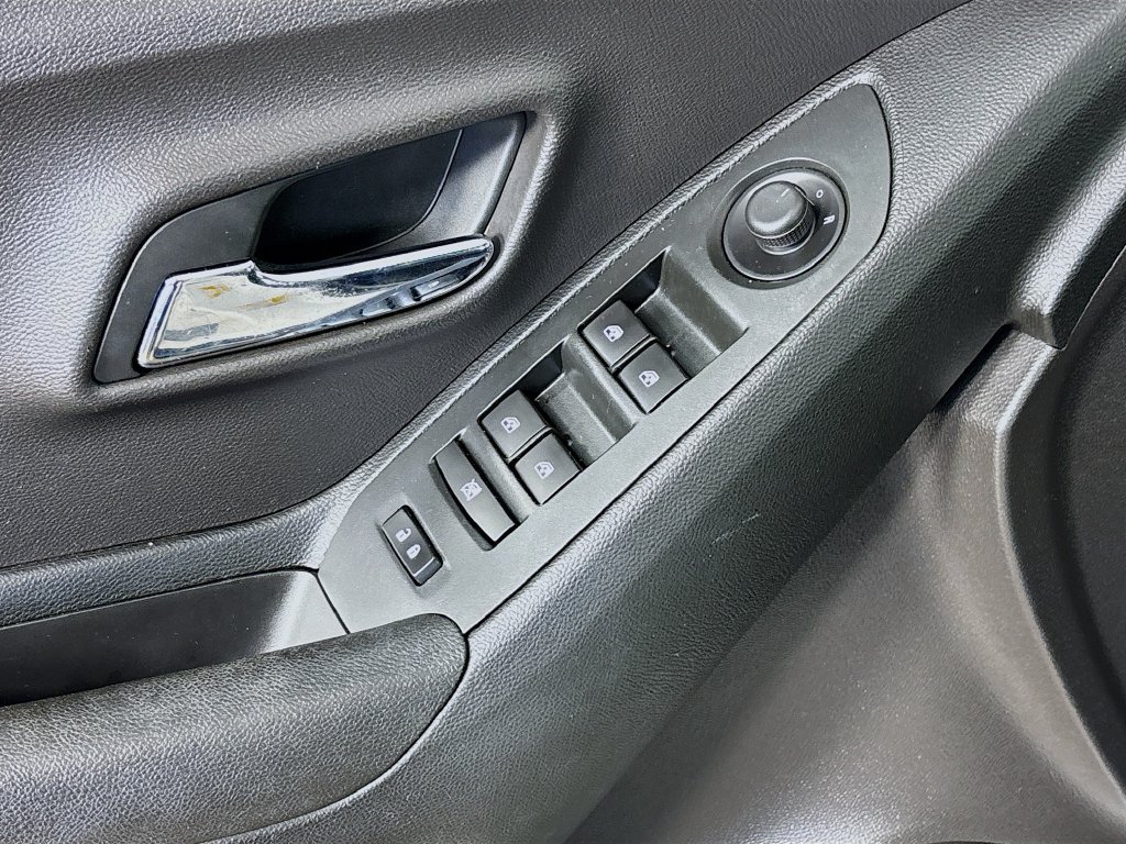 Used 2016 Chevrolet Trax LTZ AWD/4WD image 19