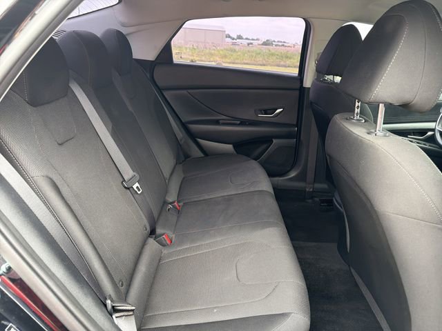Used 2021 Hyundai Elantra SE FWD image 15