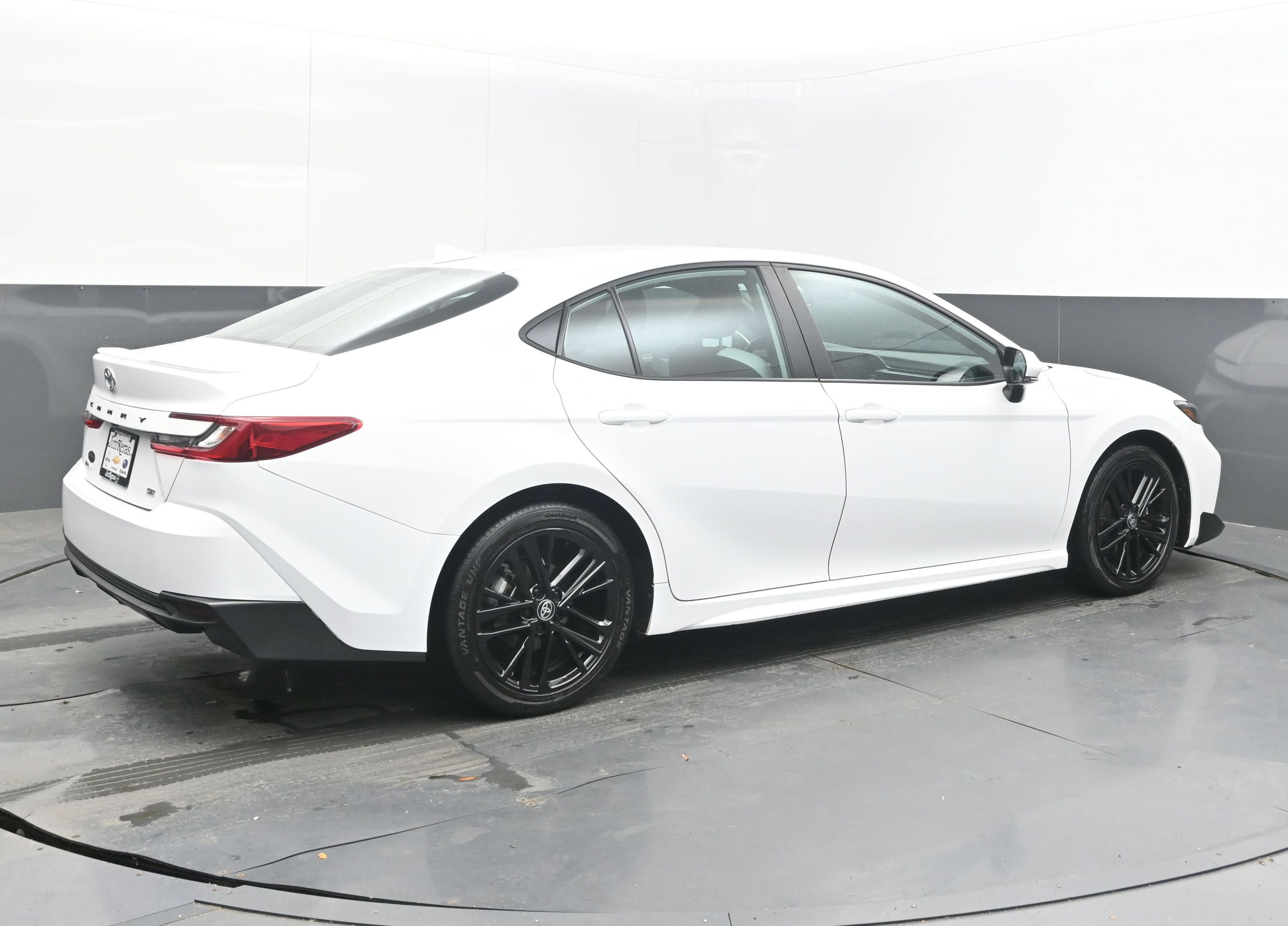 Used 2025 Toyota Camry SE FWD image 7