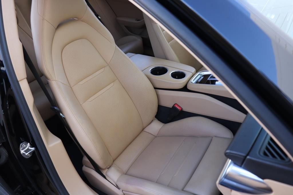 Used 2018 Porsche Panamera 4 image 31