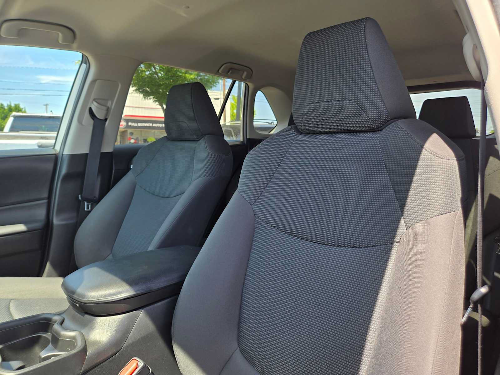 Certified 2021 Toyota RAV4 LE AWD/4WD image 25