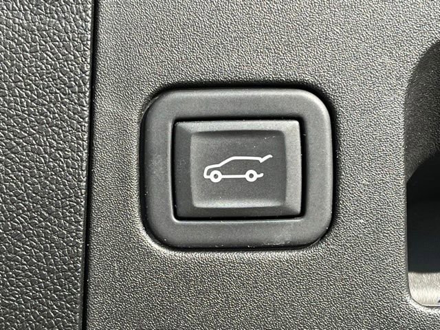 Used 2023 Cadillac XT4 Premium Luxury image 39