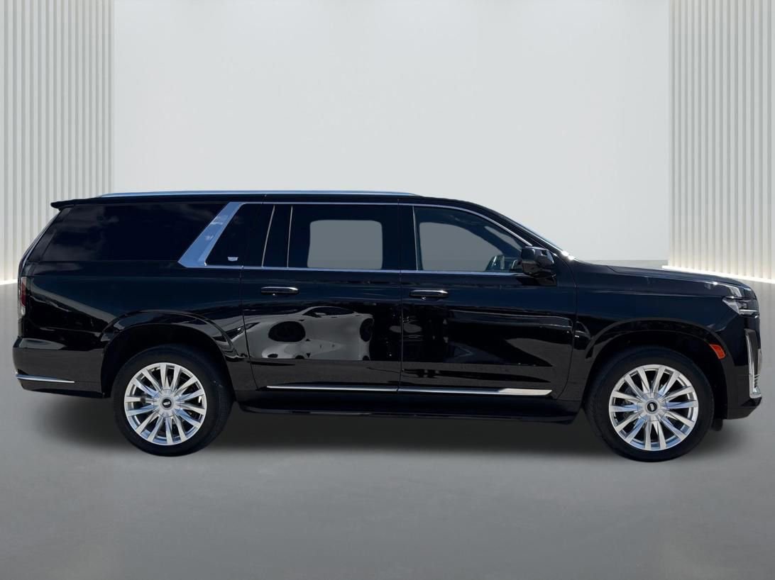 Used 2024 Cadillac Escalade ESV Luxury image 4