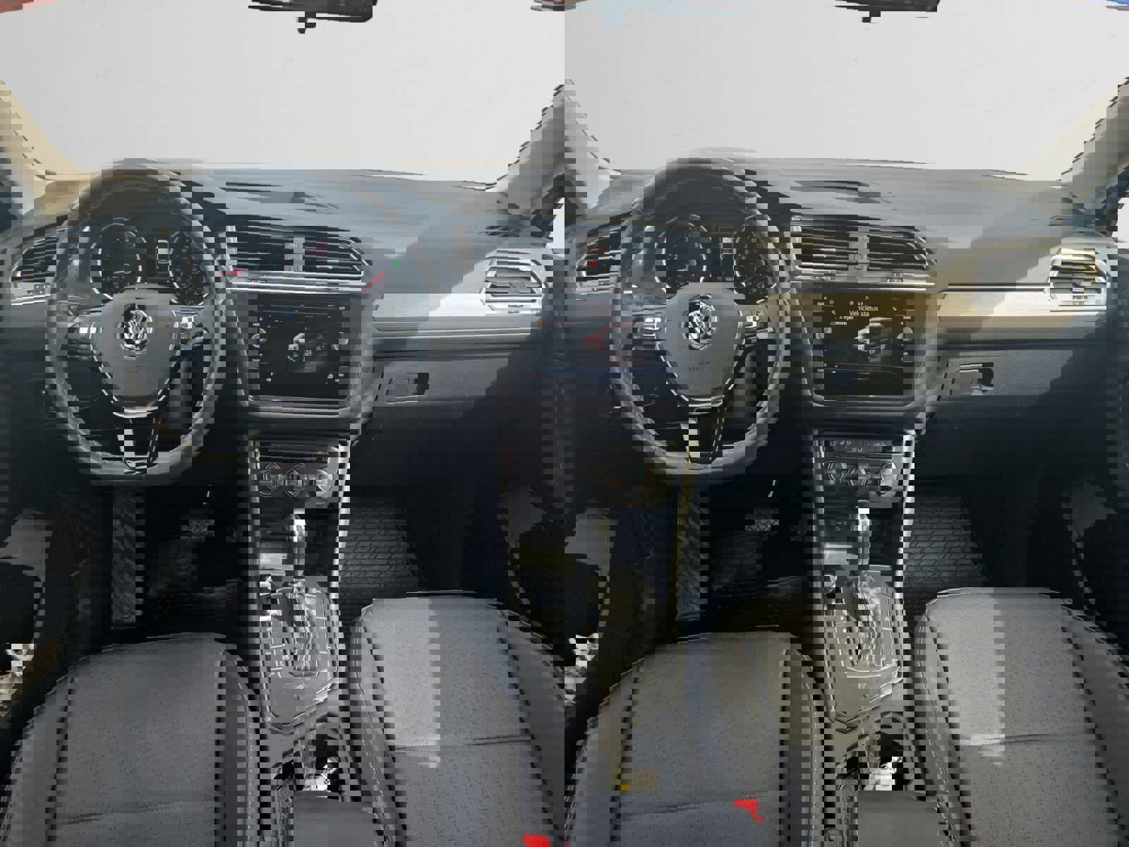 Used 2021 Volkswagen Tiguan SE w/ Panoramic Sunroof Package image 10