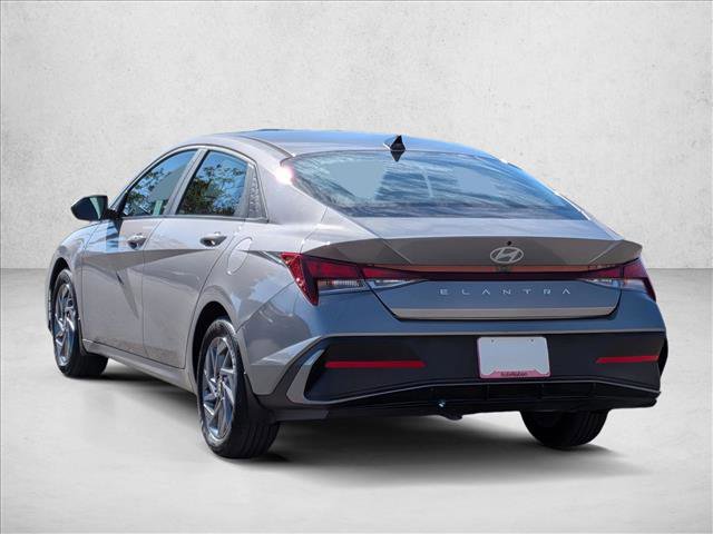 Used 2024 Hyundai Elantra SEL FWD image 8