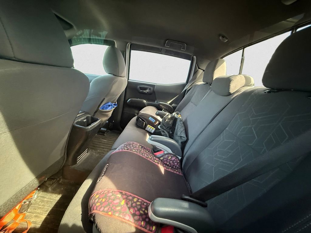 Used 2019 Toyota Tacoma TRD Off-Road w/ Technology Package image 9