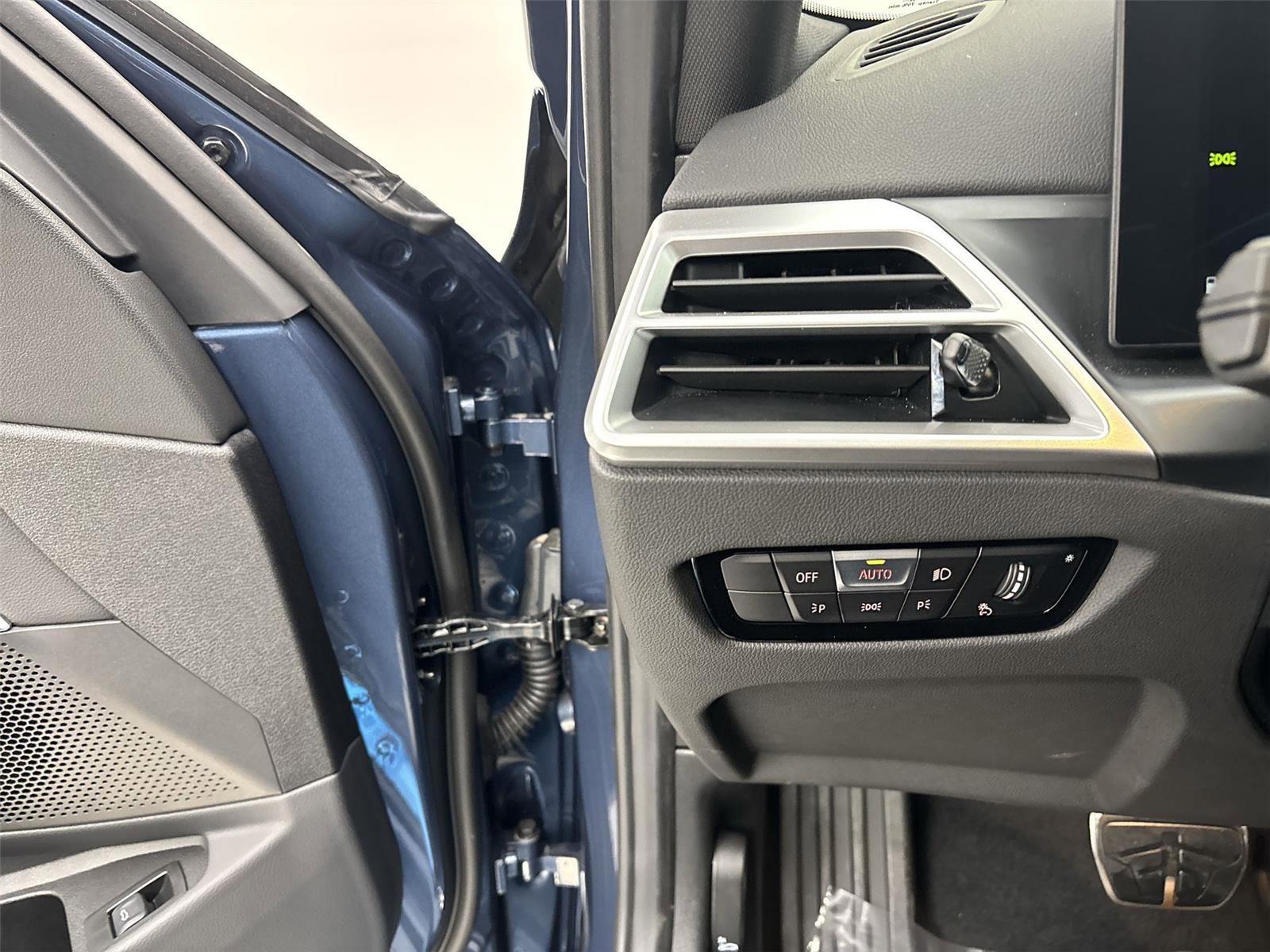 New 2026 BMW 330i xDrive Sedan w/ M Sport Package image 31